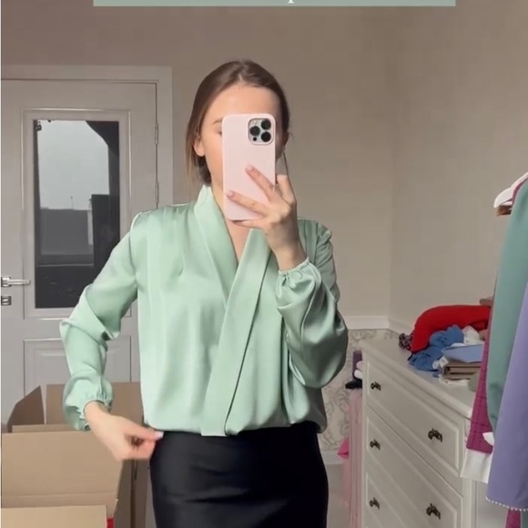 NEW!!! Silk Satin Boutique Blouse - Picture 2 of 3